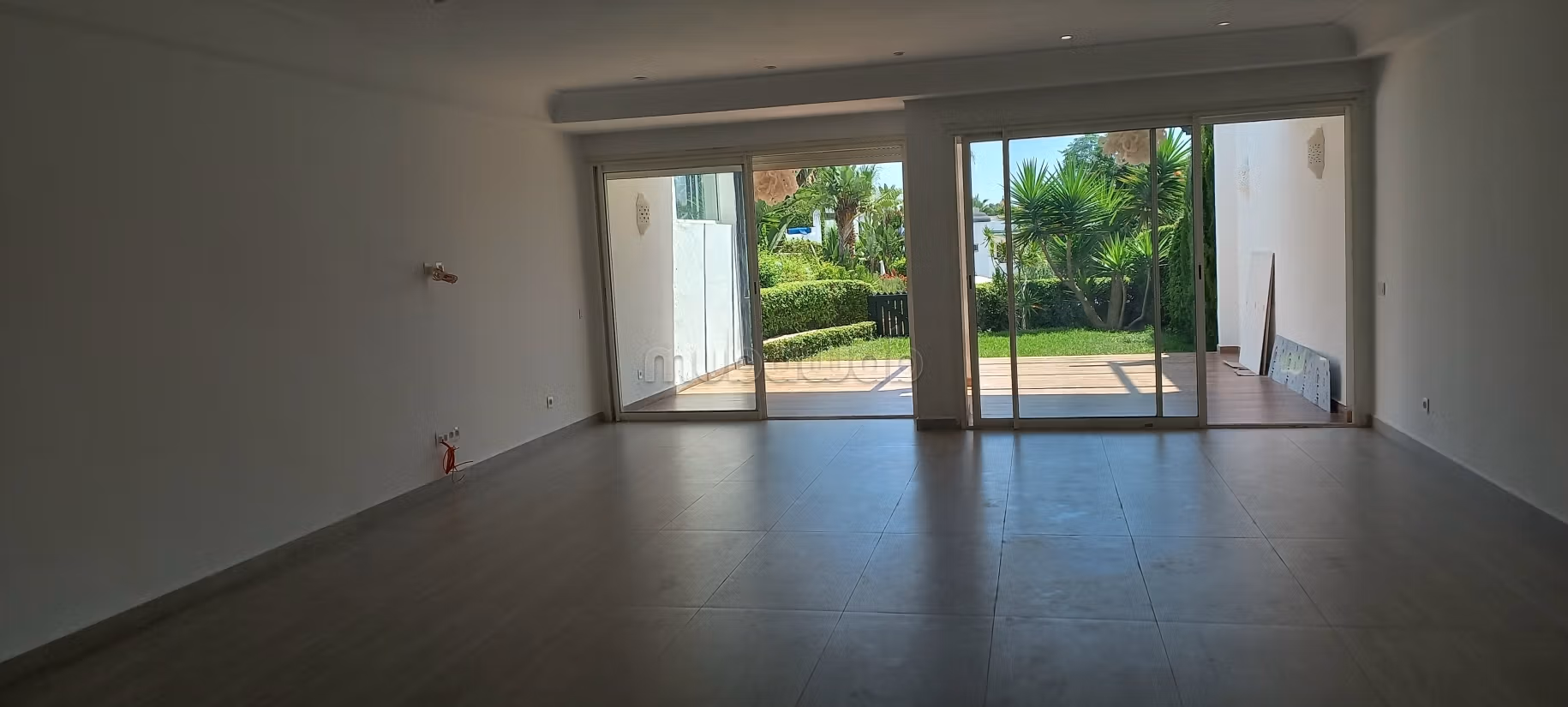 Splendide villa à vendre à Dar Bouazza. 3 chambres agréables. Climatisation et piscine