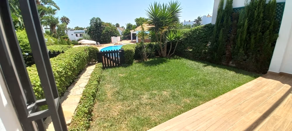 Splendide villa à vendre à Dar Bouazza. 3 chambres agréables. Climatisation et piscine