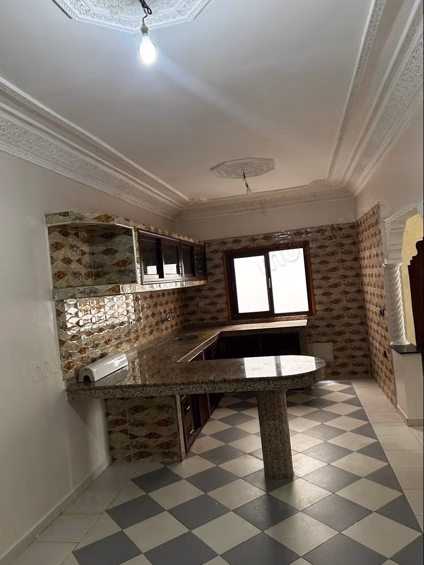 Superbo appartamento in affitto a Hay Zitoun. Superficie 120 m²