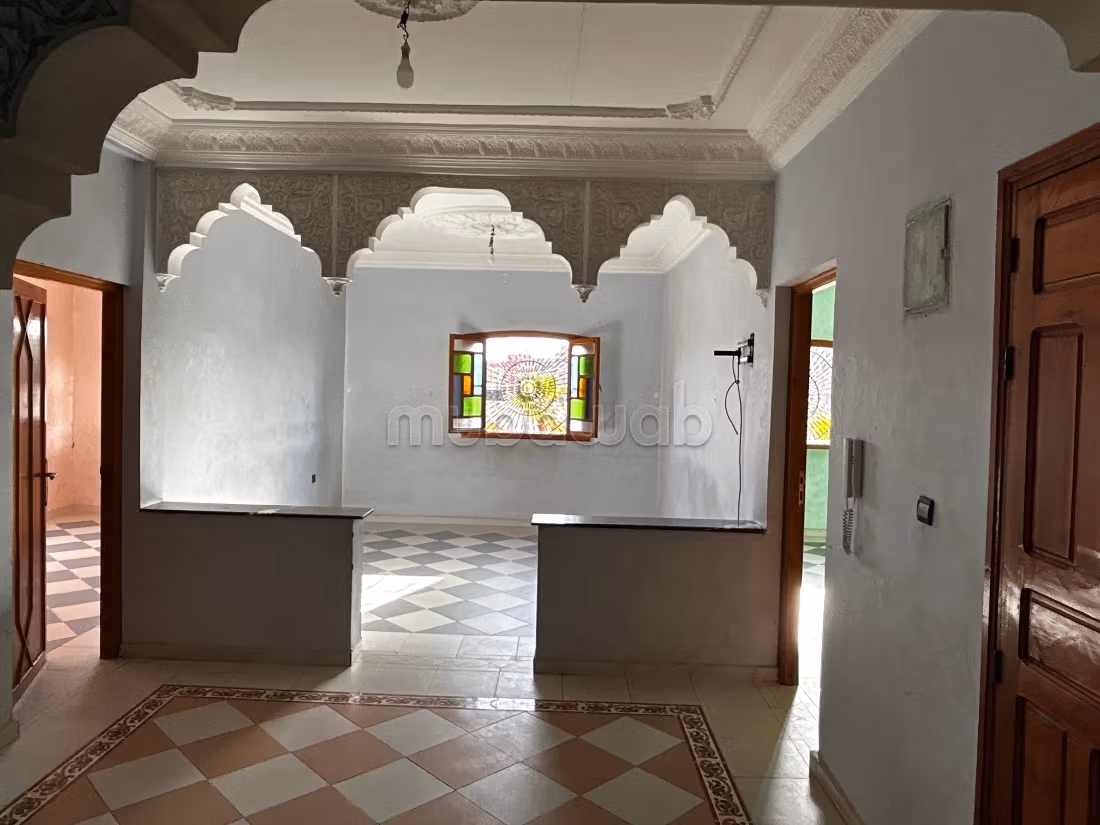 Superbe appartement à louer à Hay Zitoun.
Superficie 120 m² — 2
