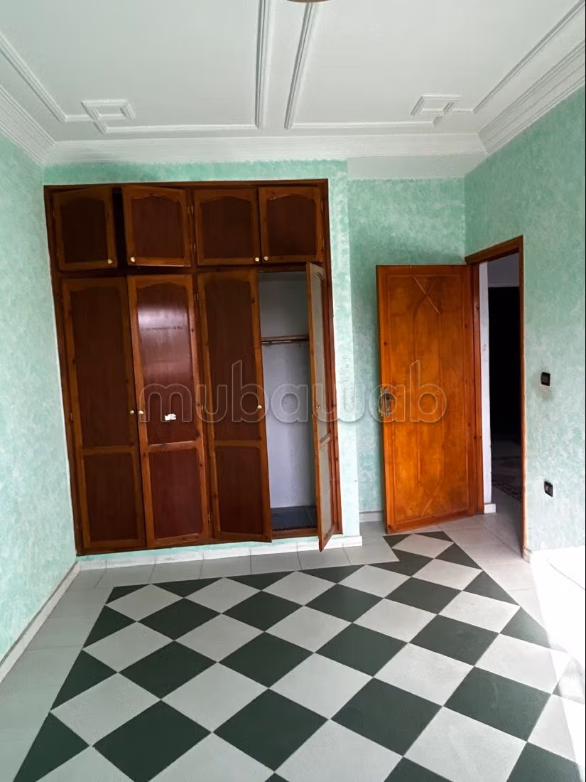 Superbe appartement à louer à Hay Zitoun.
Superficie 120 m² — 3