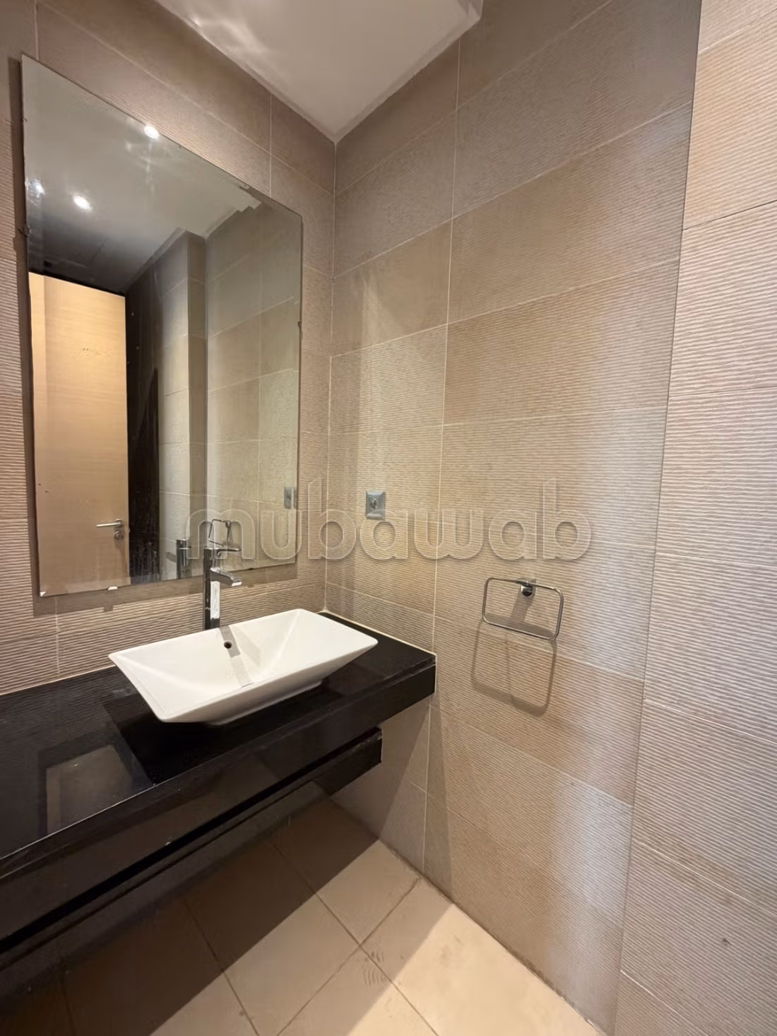 Très bel appartement en hay Ryad à Souissi.
Superficie 150 m².
Cuisine équipée — 2