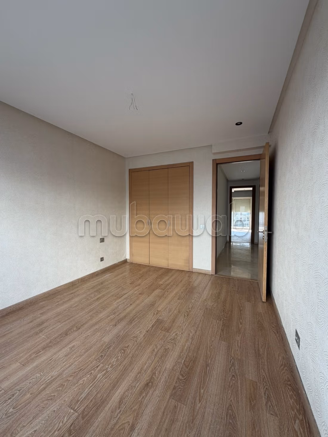Très bel appartement en hay Ryad à Souissi.
Superficie 150 m².
Cuisine équipée — 4