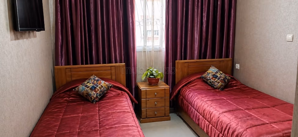 Location saisonnière à Hay Houda. 
3 chambres agréables. 
Antenne parabolique, résidence sécurisée