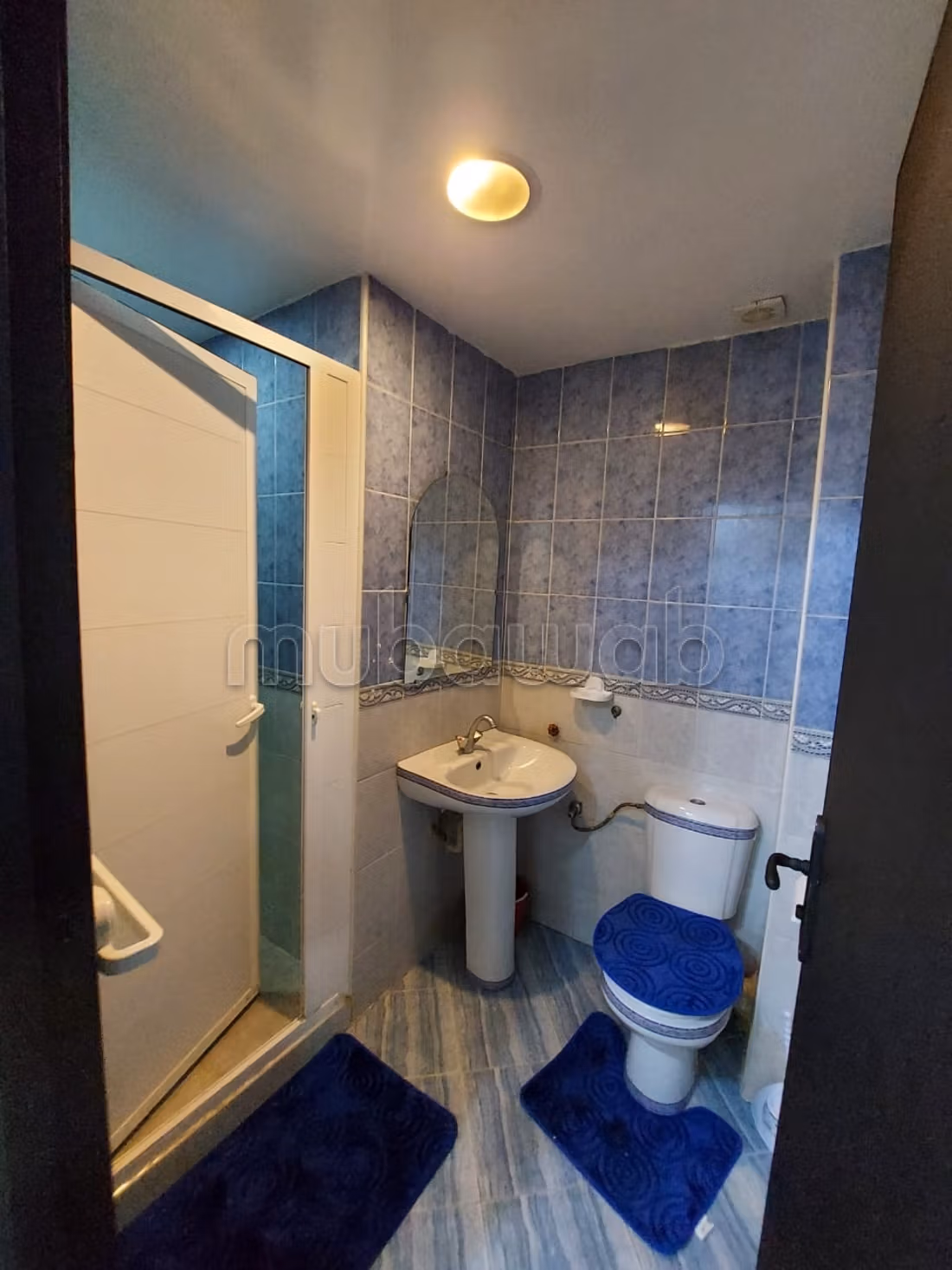 Location d'un appartement à Hay Salam. 
3 pièces confortables. 
Salon traditionnel, antenne parabolique générale