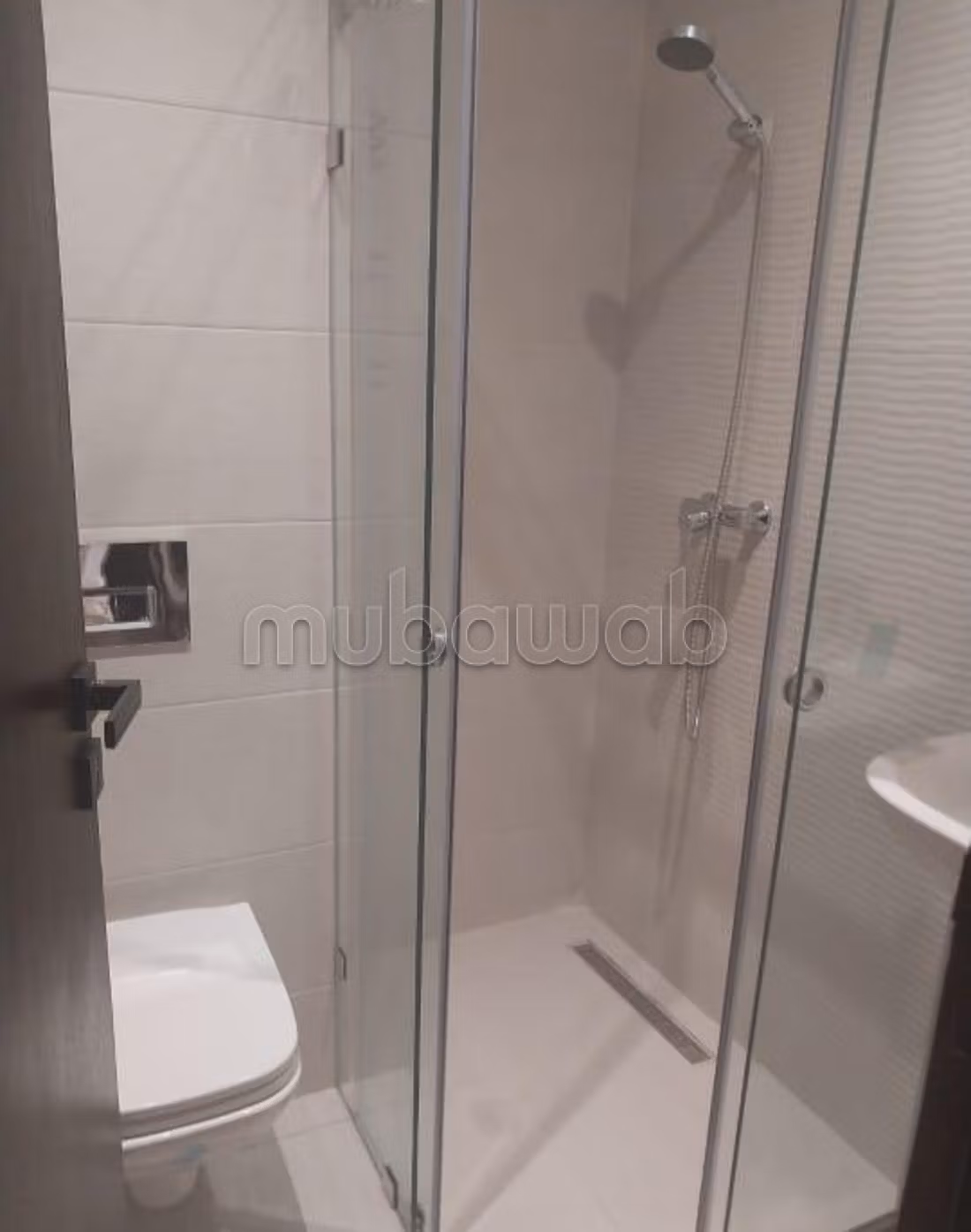 Location d'un appartement à Hay Mohammadi. 4 pièces confortables. Places de parking et terrasse