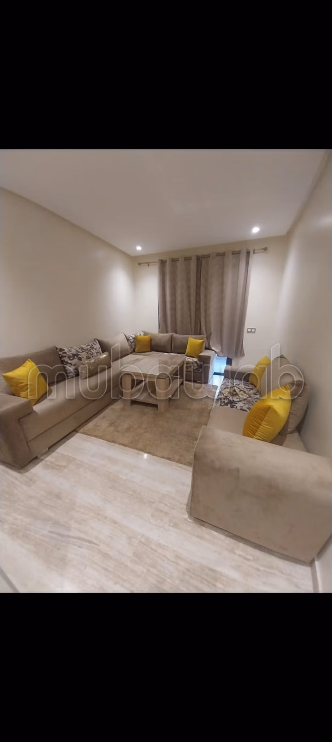Location d'un appartement à Hay Mohammadi. 4 pièces confortables. Places de parking et terrasse