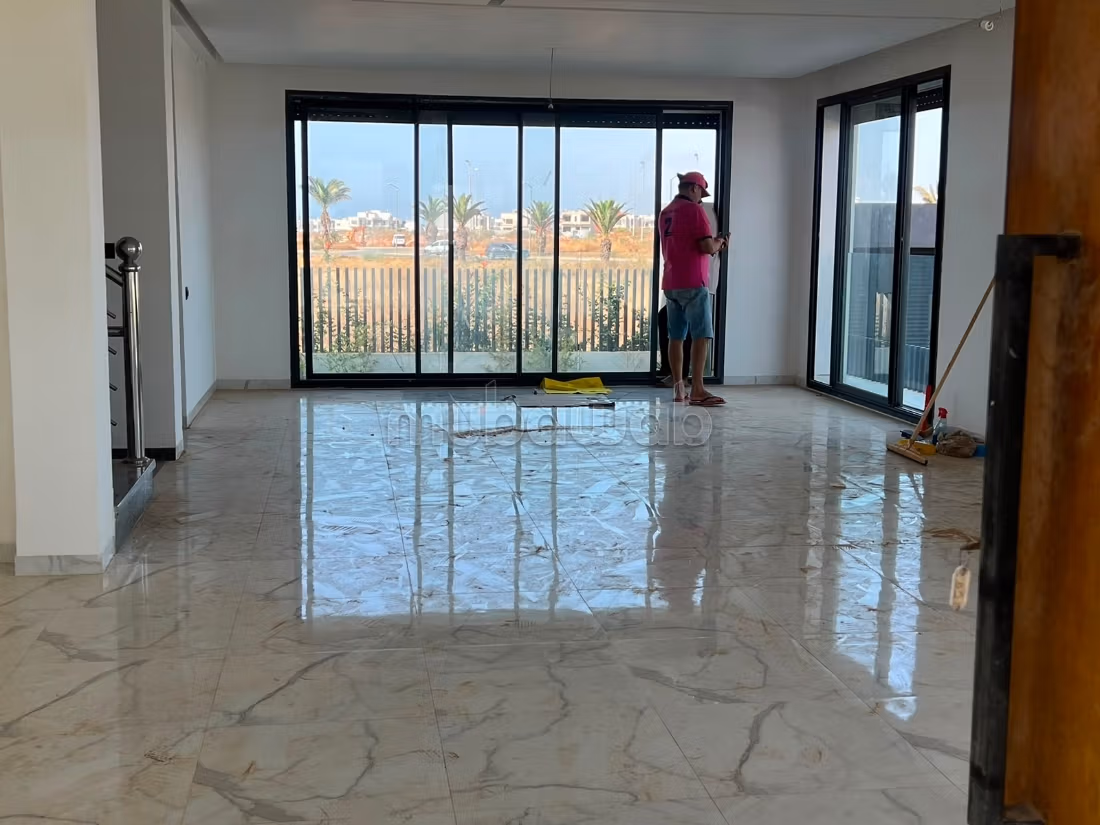 Luxury villa for rent in Harhoura. 7 comfortable rooms. Concierge service, fireplace