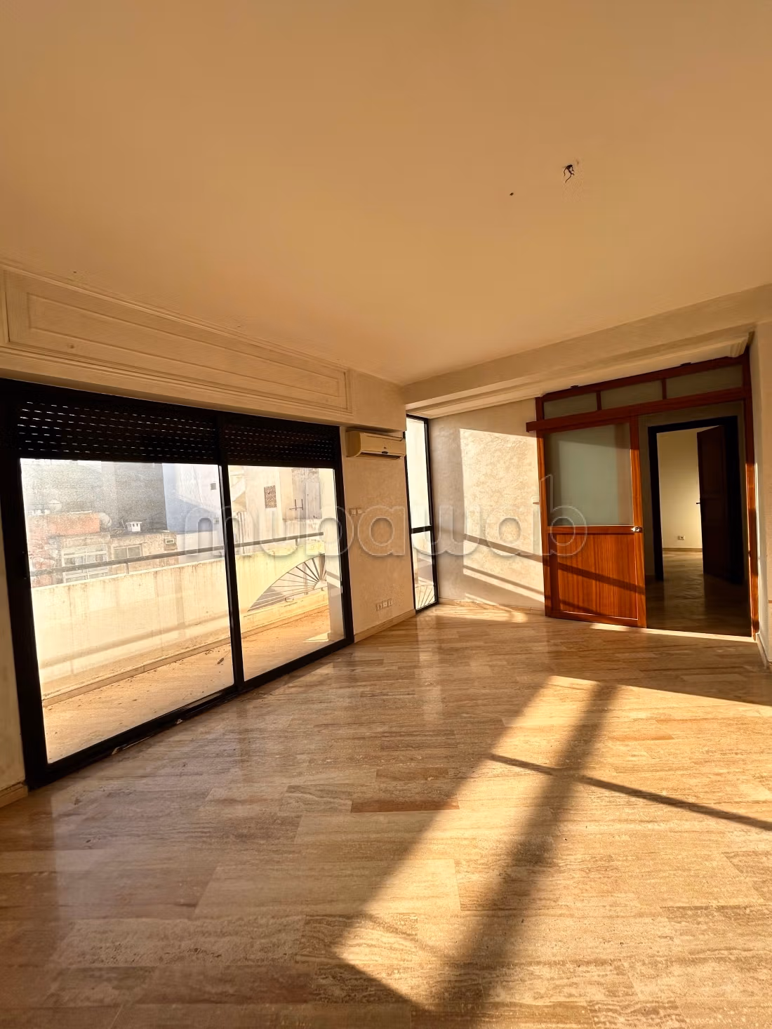 Bel appartement à vendre à Gauthier. 5 belles chambres. Terrasse et ascenseur — 4
