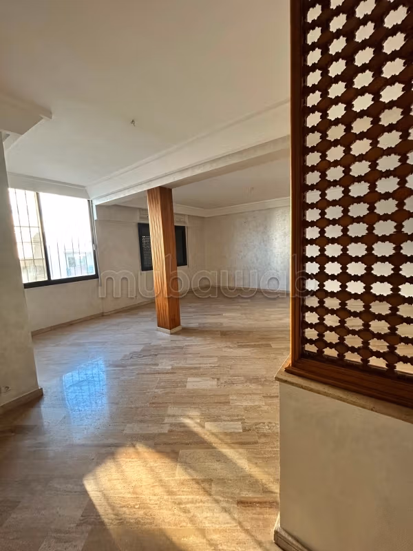 Hermoso apartamento en venta en Gauthier. 5 hermosas habitaciones. Terraza y ascensor