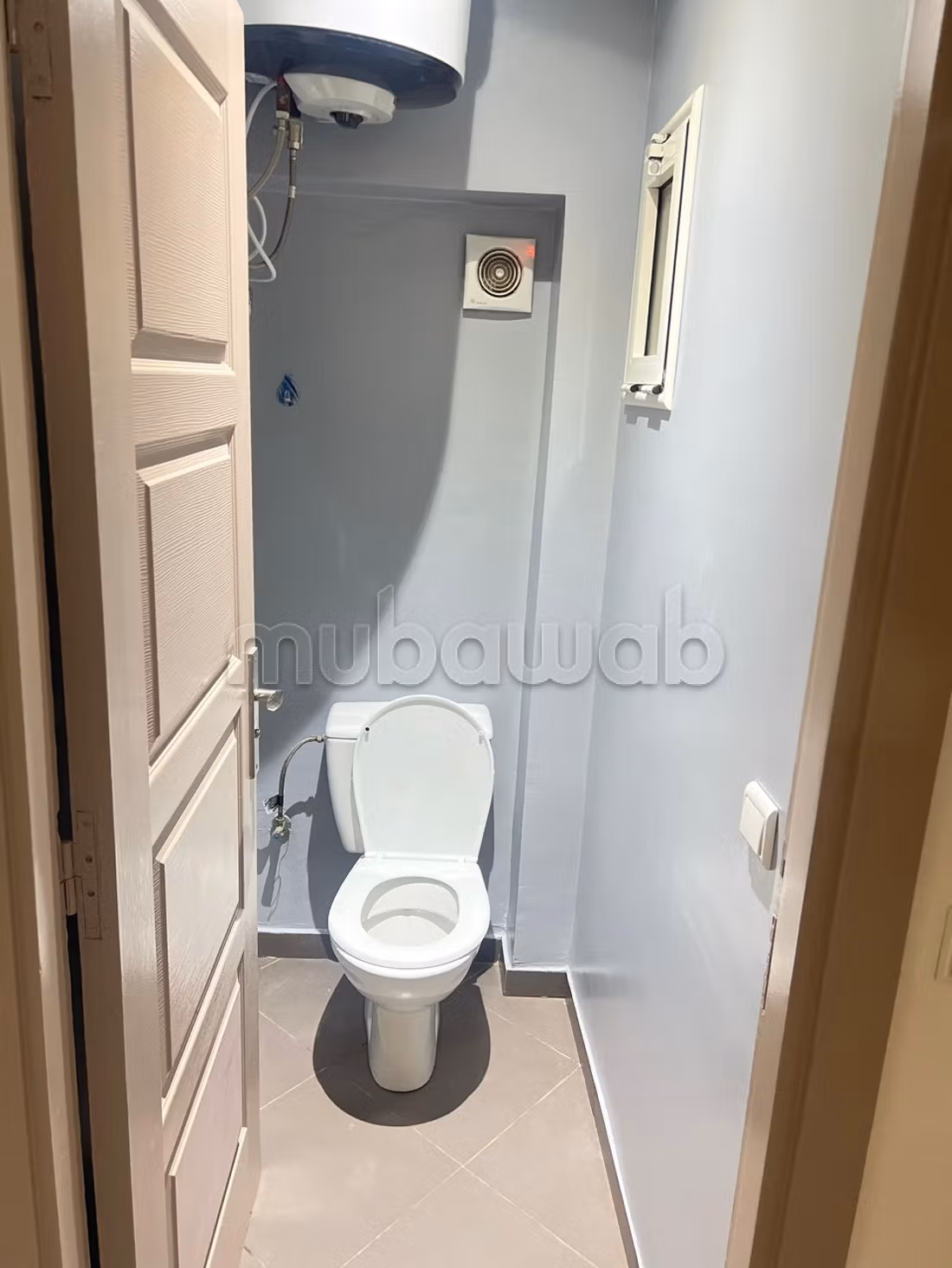 Appartement à louer dans le quartier Huda. 3 belles chambres. Gardien et climatisation