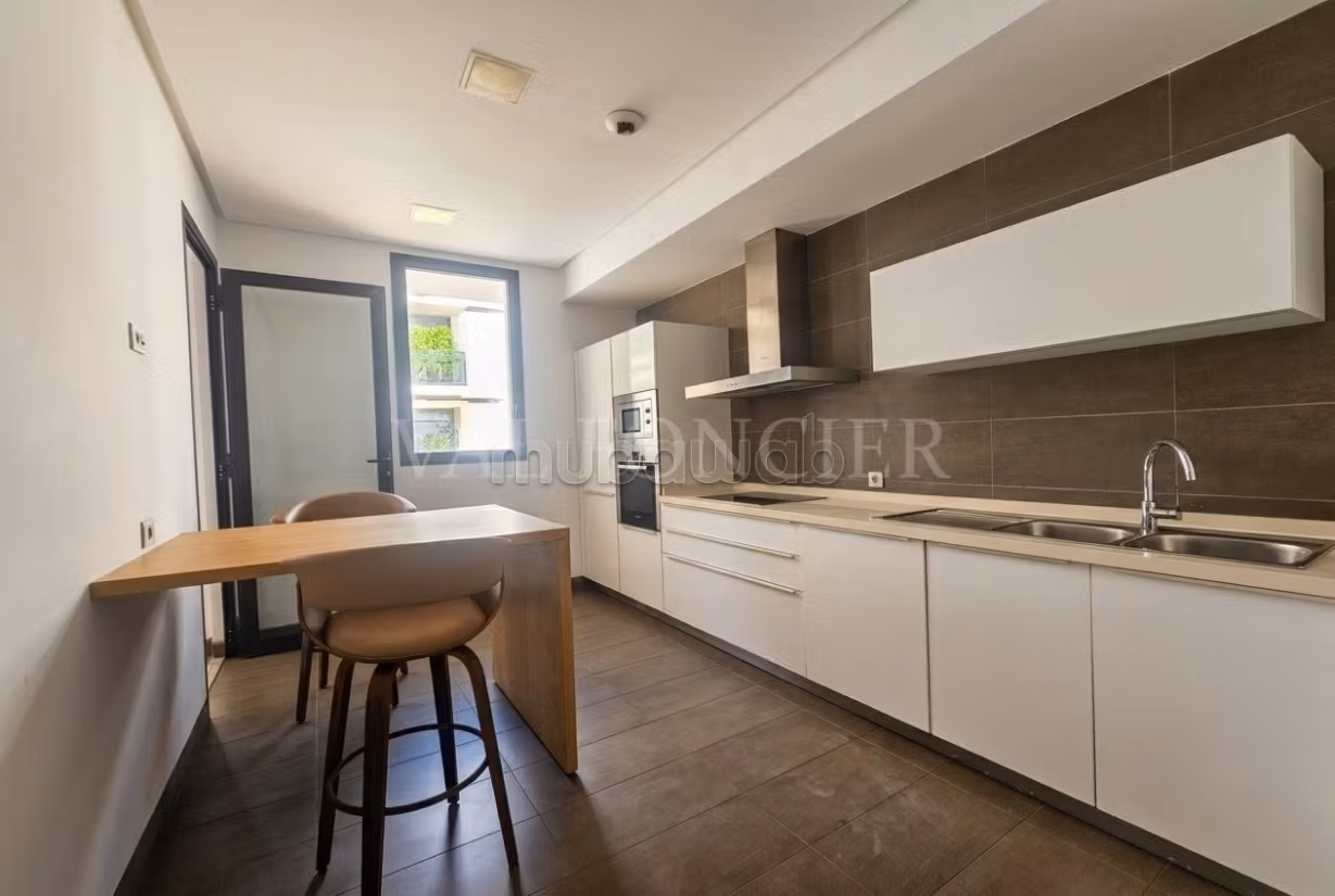 Location Magnifique appartement meublé moderne 190m2 
Ain Diab, Casablanca