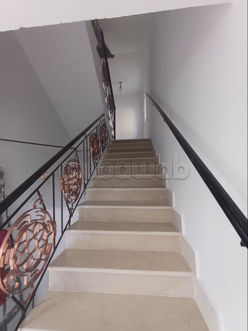 A louer etage de villa a ennasr 1