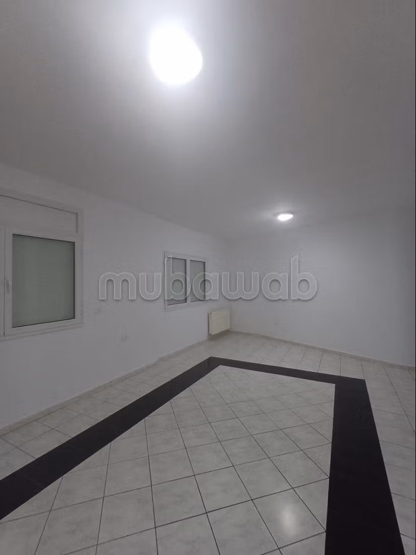A louer etage de villa a ennasr 1