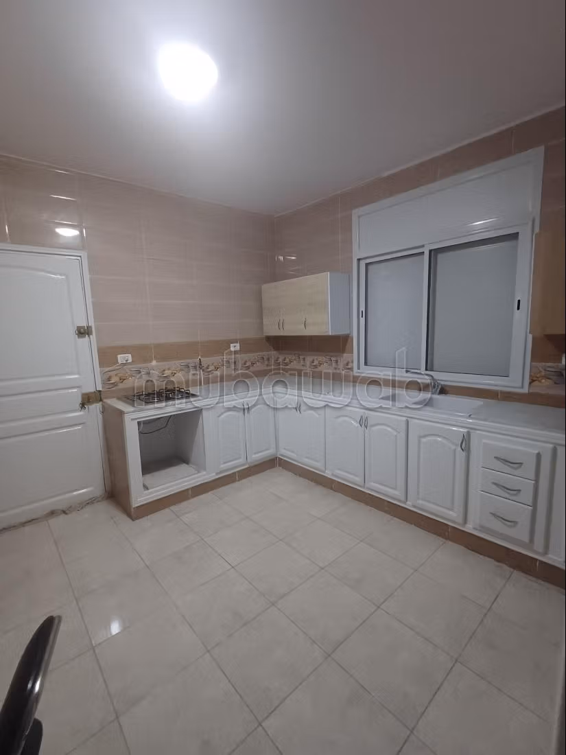 A louer etage de villa a ennasr 1