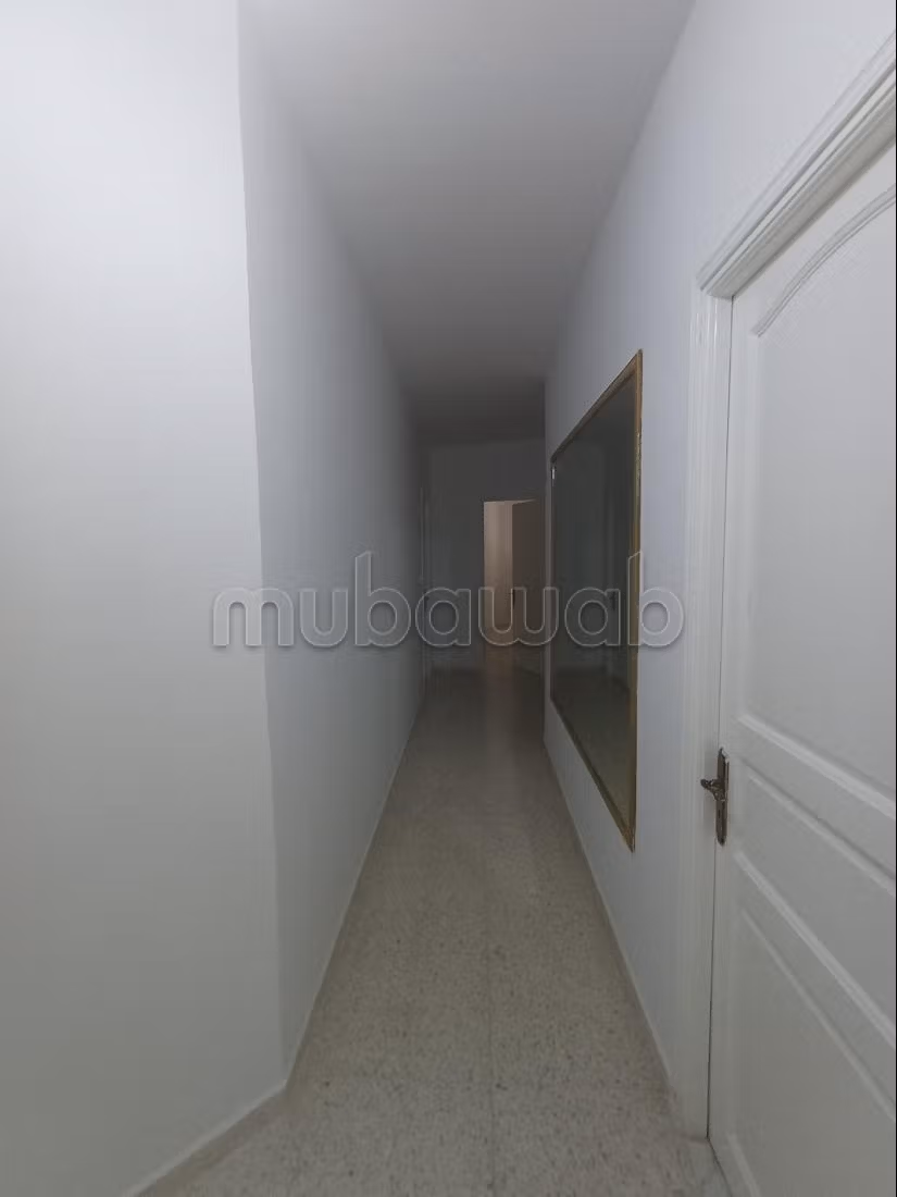 A louer etage de villa a ennasr 1