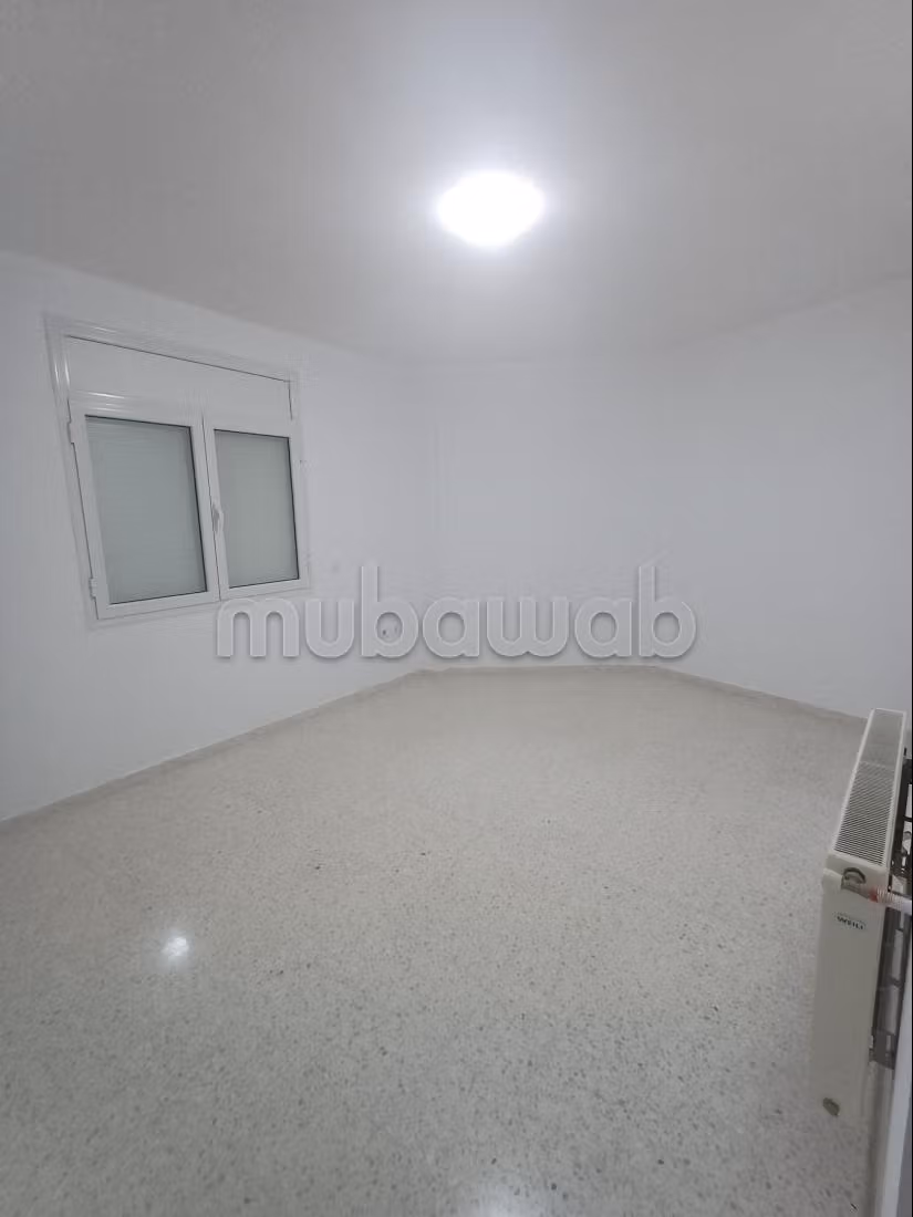 A louer etage de villa a ennasr 1
