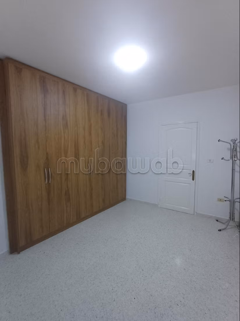 A louer etage de villa a ennasr 1