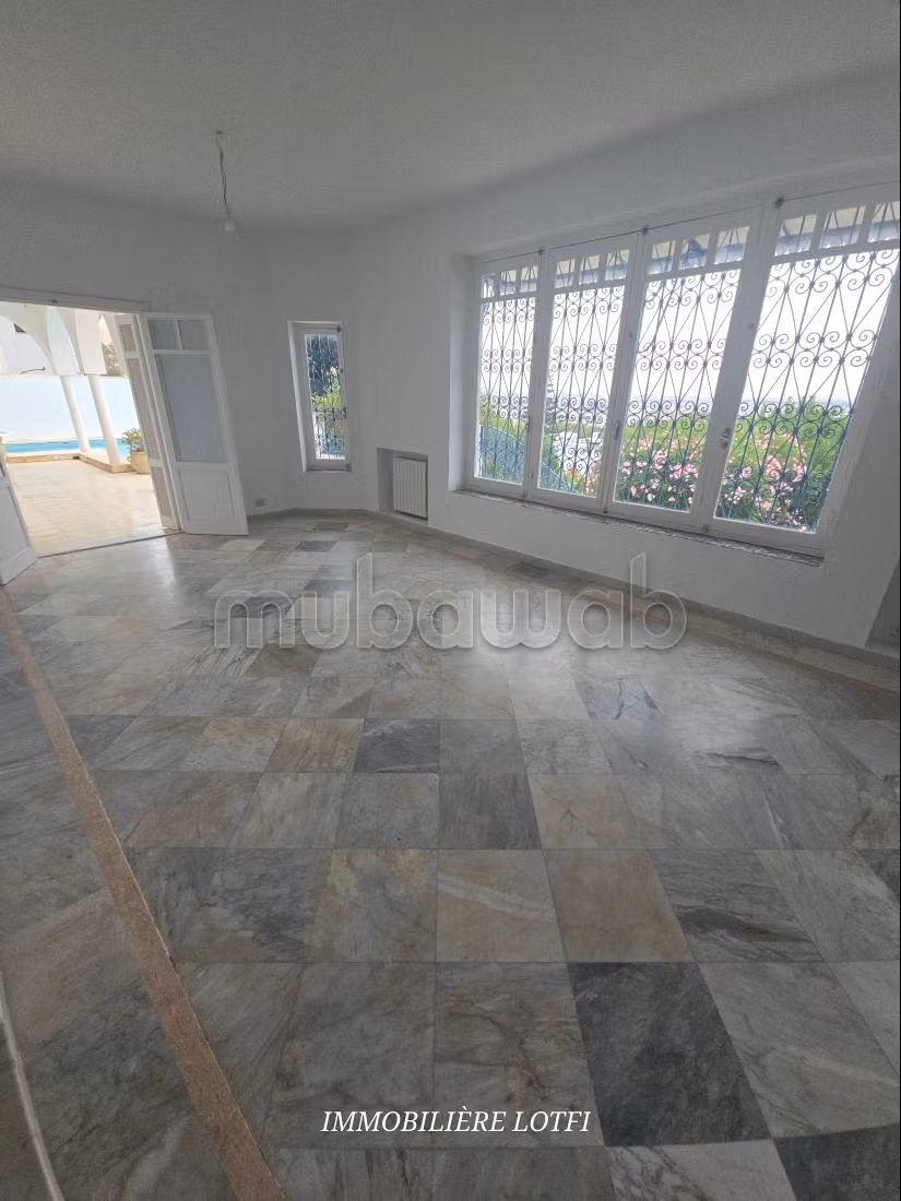 Villa di lusso in affitto a Gammarth Supérieur. Superficie di 385 m². Riscaldamento centrale e porta blindata