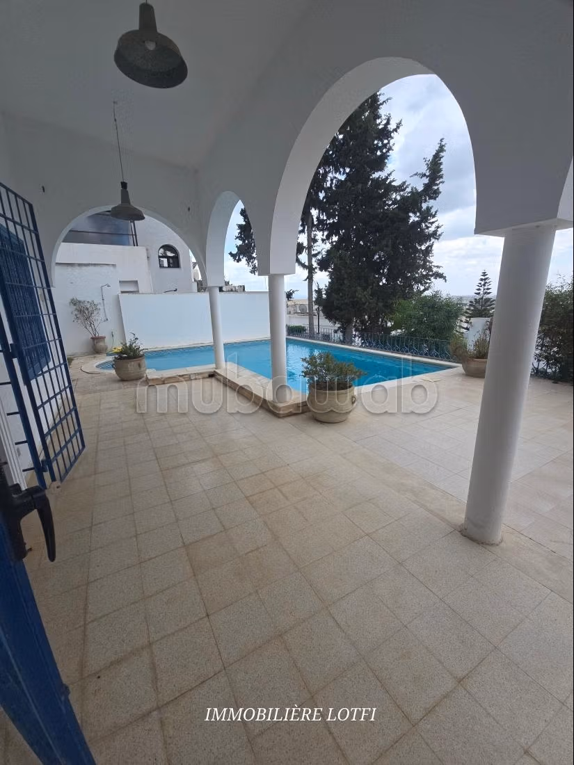 Villa di lusso in affitto a Gammarth Supérieur. Superficie di 385 m². Riscaldamento centrale e porta blindata