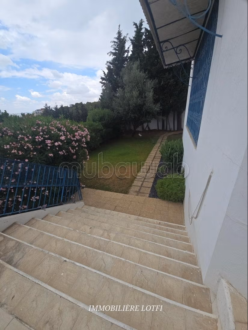 Villa di lusso in affitto a Gammarth Supérieur. Superficie di 385 m². Riscaldamento centrale e porta blindata