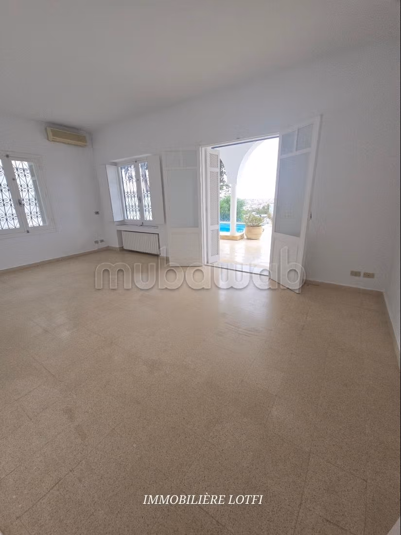Villa di lusso in affitto a Gammarth Supérieur. Superficie di 385 m². Riscaldamento centrale e porta blindata