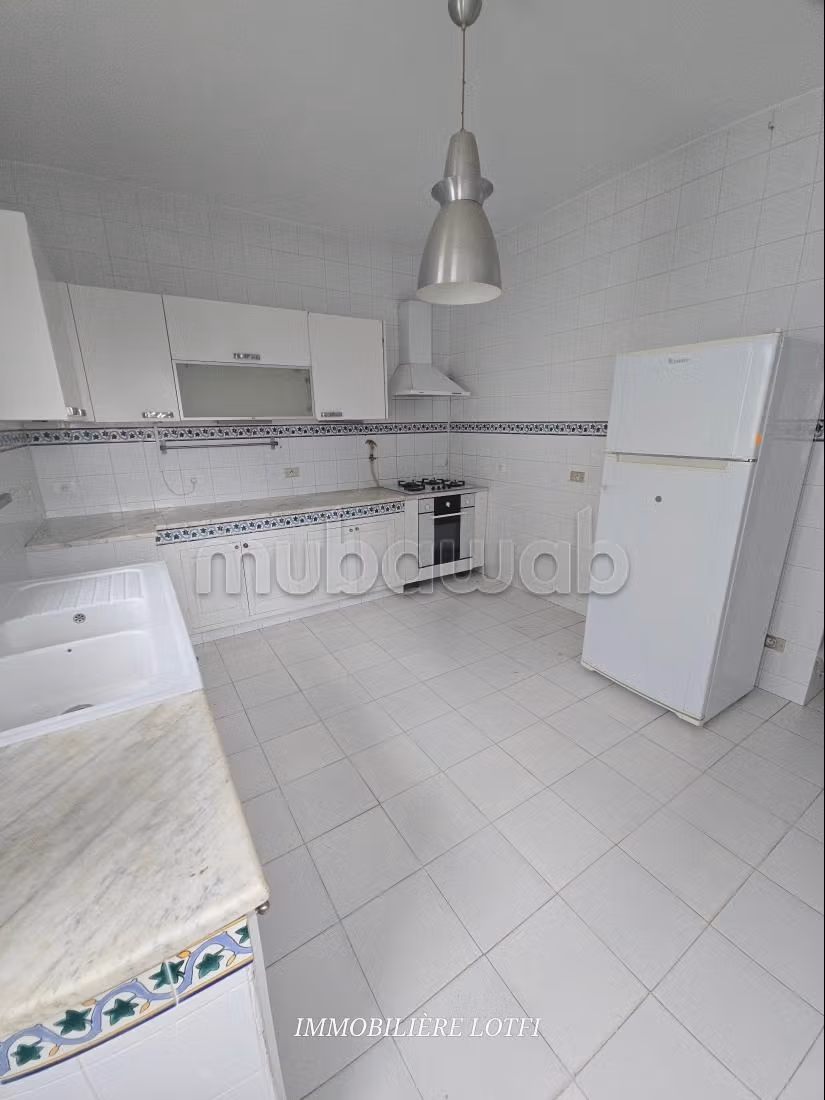 Villa di lusso in affitto a Gammarth Supérieur. Superficie di 385 m². Riscaldamento centrale e porta blindata