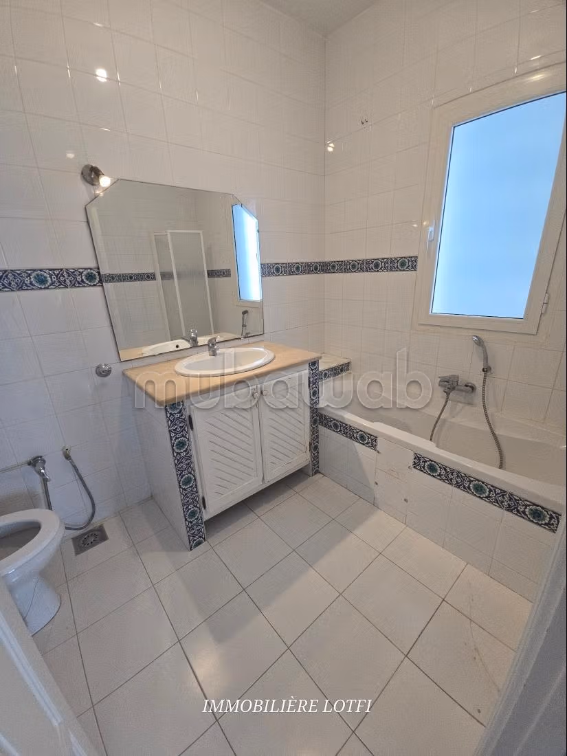 Villa di lusso in affitto a Gammarth Supérieur. Superficie di 385 m². Riscaldamento centrale e porta blindata