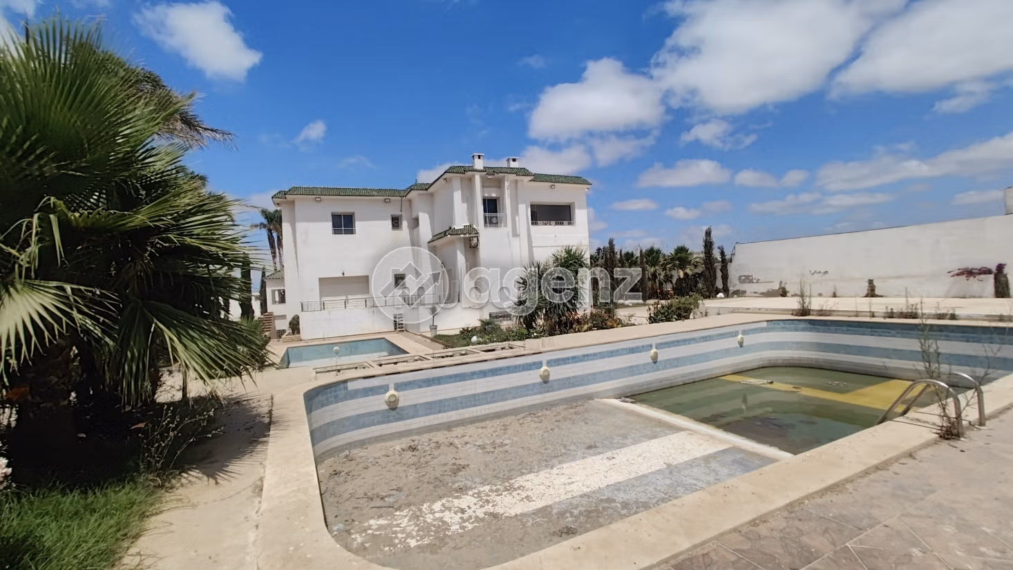 Villa à vendre 20 900 m², 8 chambres Autre Dar Bouazza