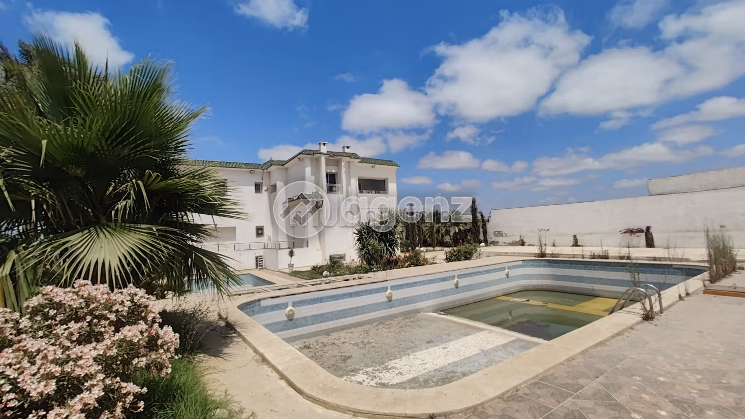 Villa à vendre 20 900 m², 8 chambres Autre Dar Bouazza