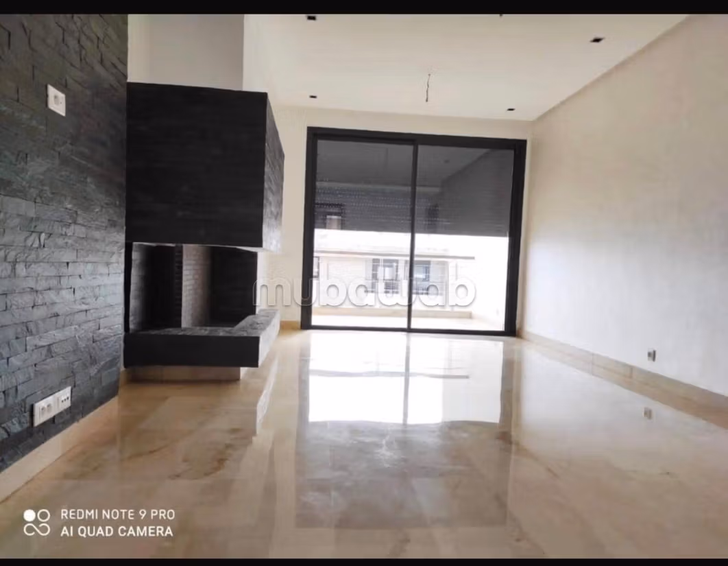 Très bel appartement en location à Ville Verte. 
2 chambres. 
Avec ascenseur et terrasse — 5