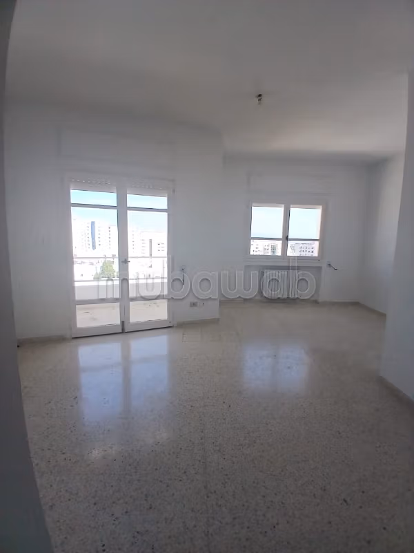Location ennasr2 s3 5éme étage avec ascenseur