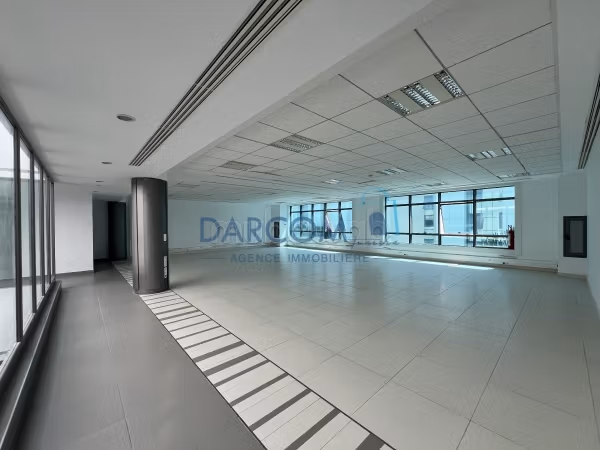 Bureau de 192 m² au Lac 2