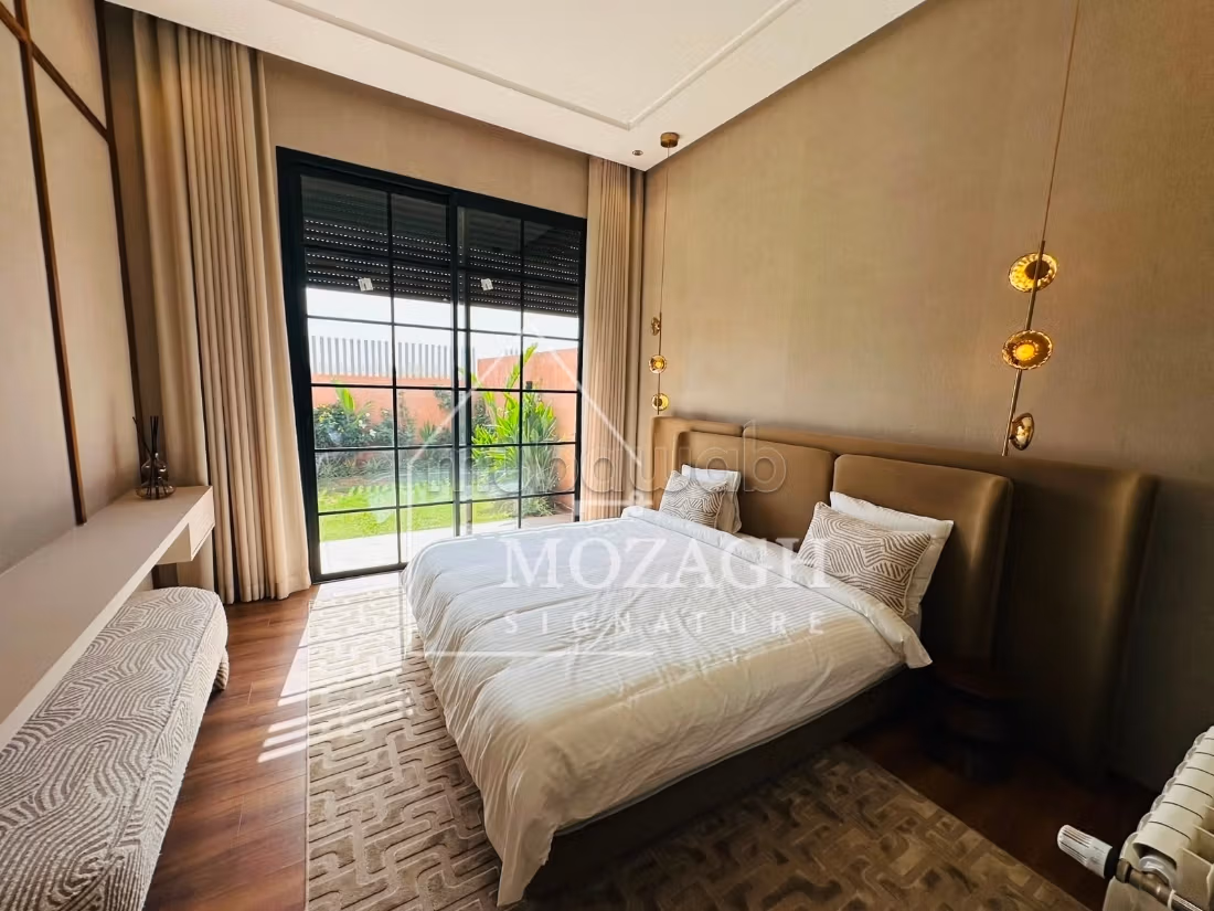 Magnificent single-storey villa with private pool