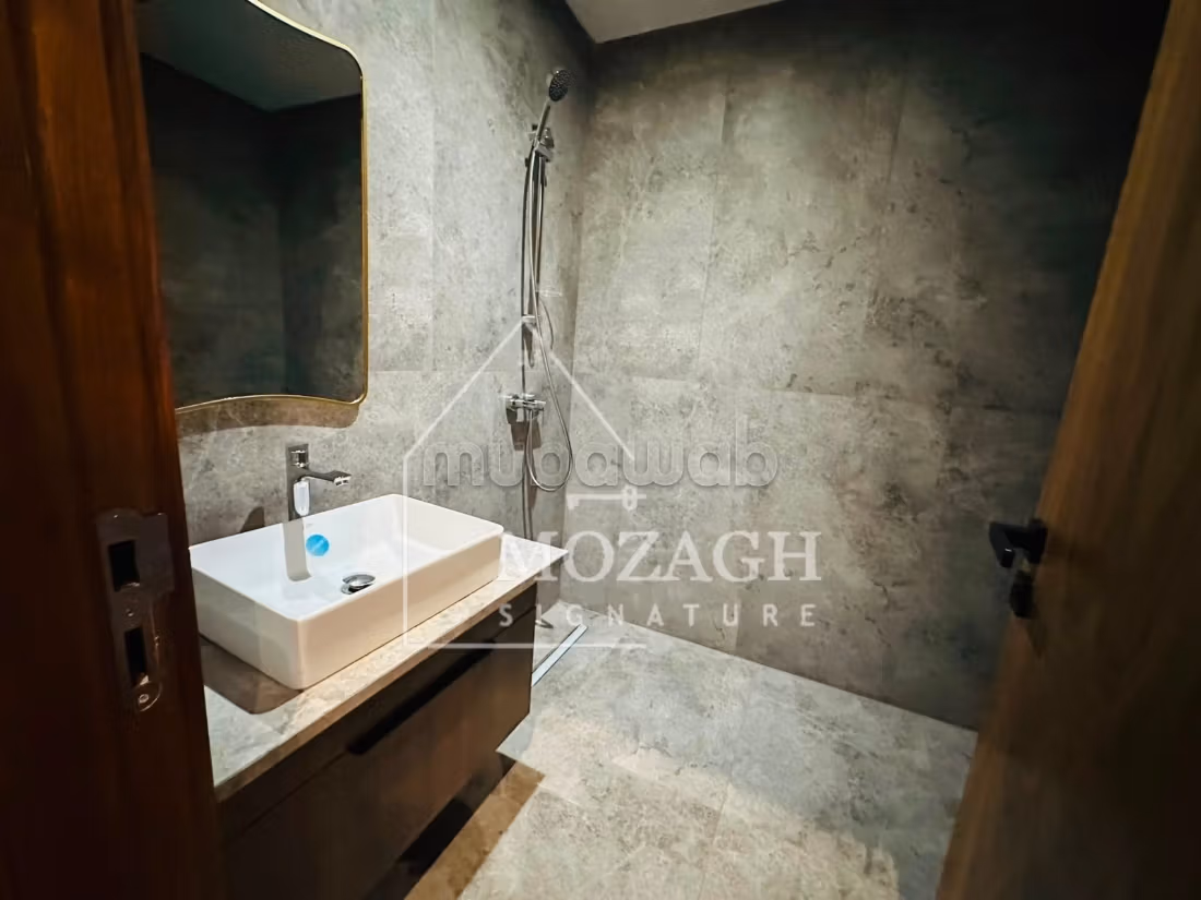 Magnificent single-storey villa with private pool