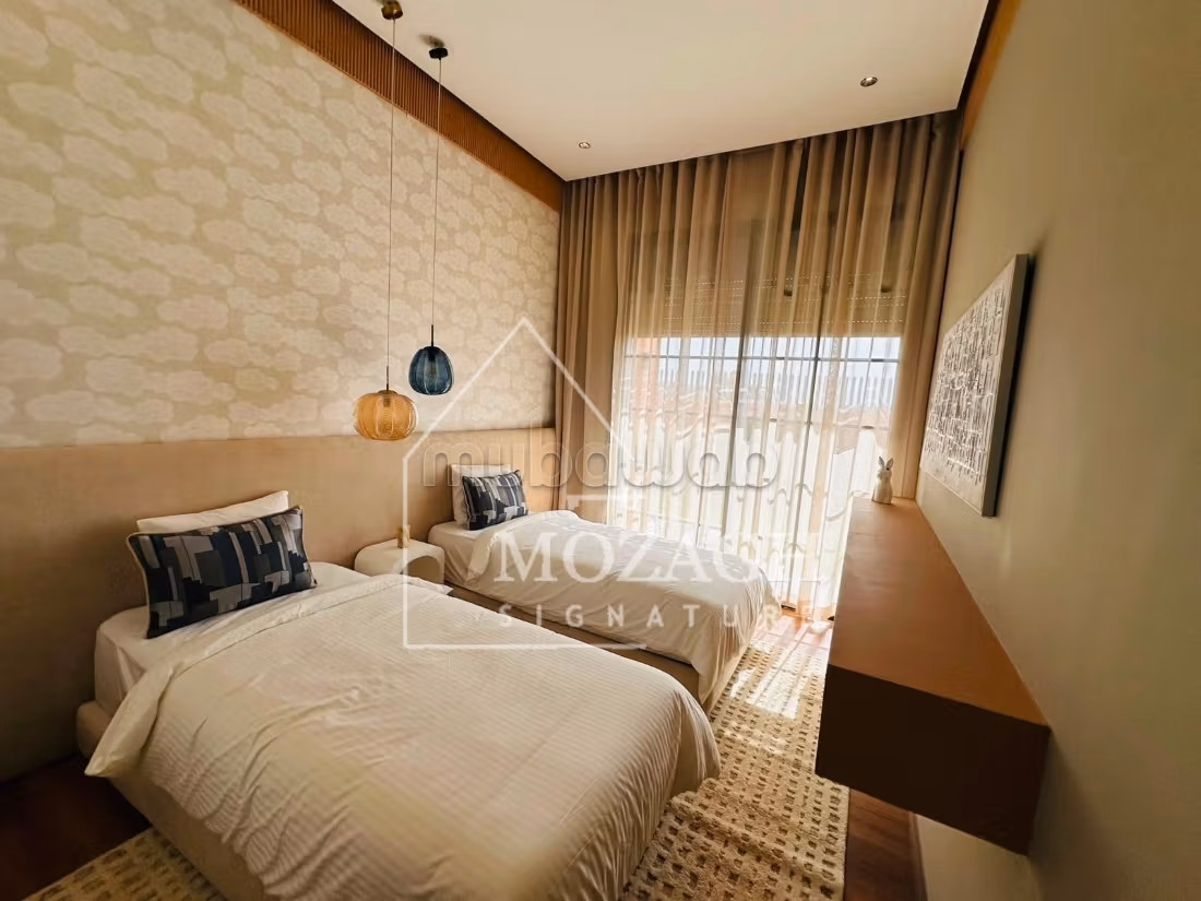 Magnificent single-storey villa with private pool