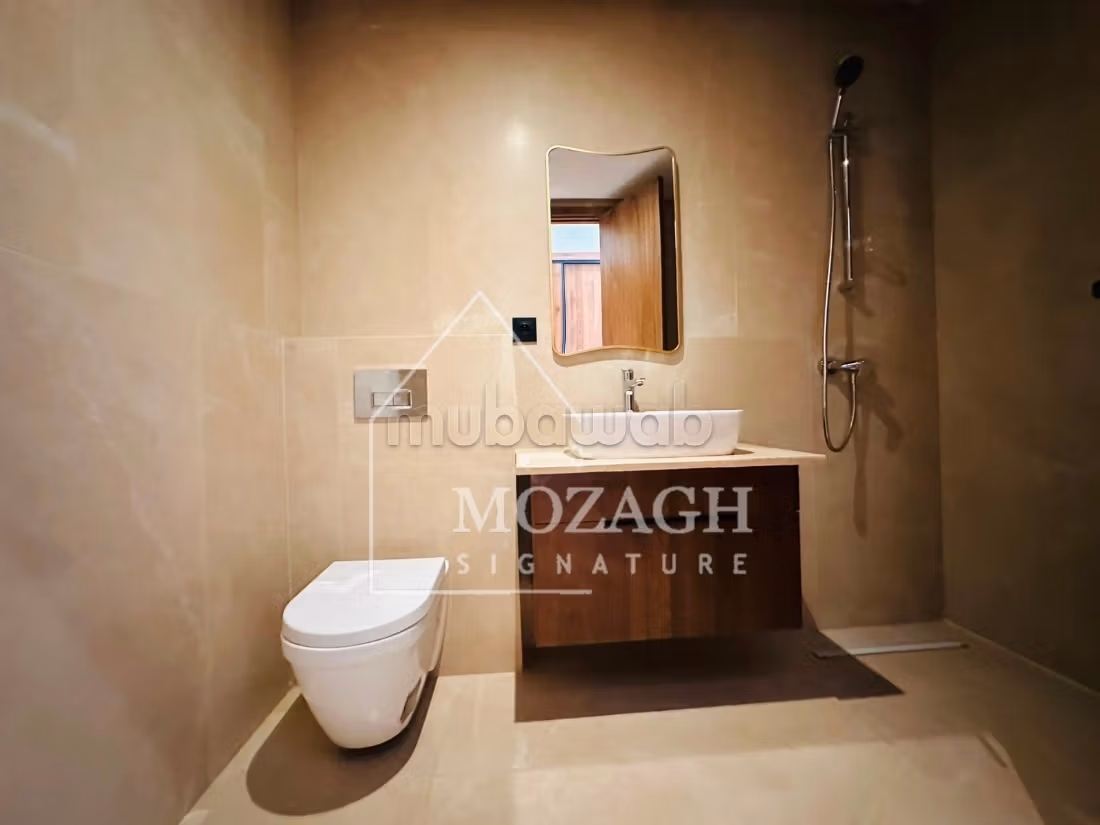 Magnificent single-storey villa with private pool