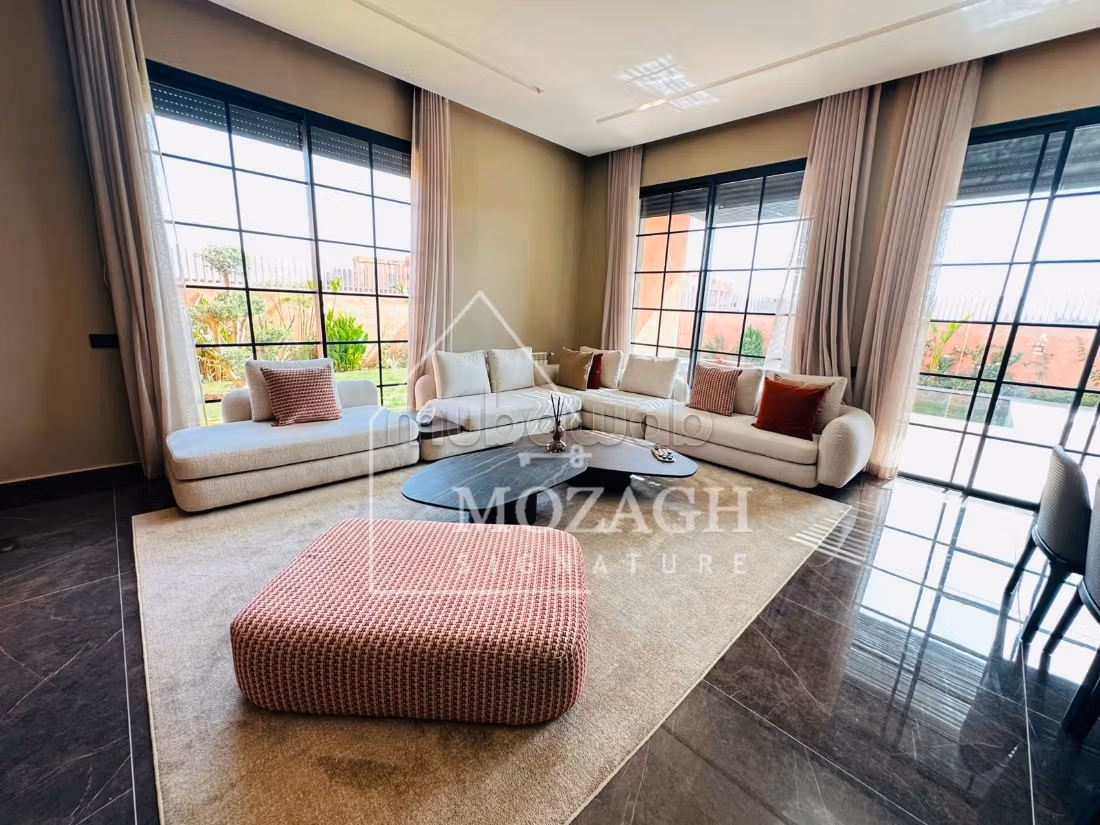 Magnificent single-storey villa with private pool