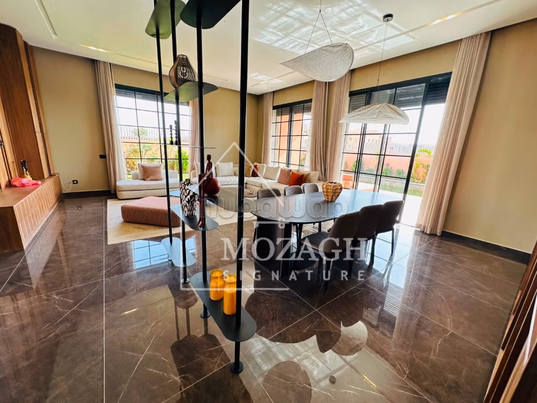 Magnificent single-storey villa with private pool
