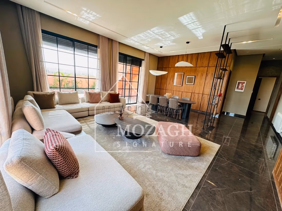 Magnificent single-storey villa with private pool
