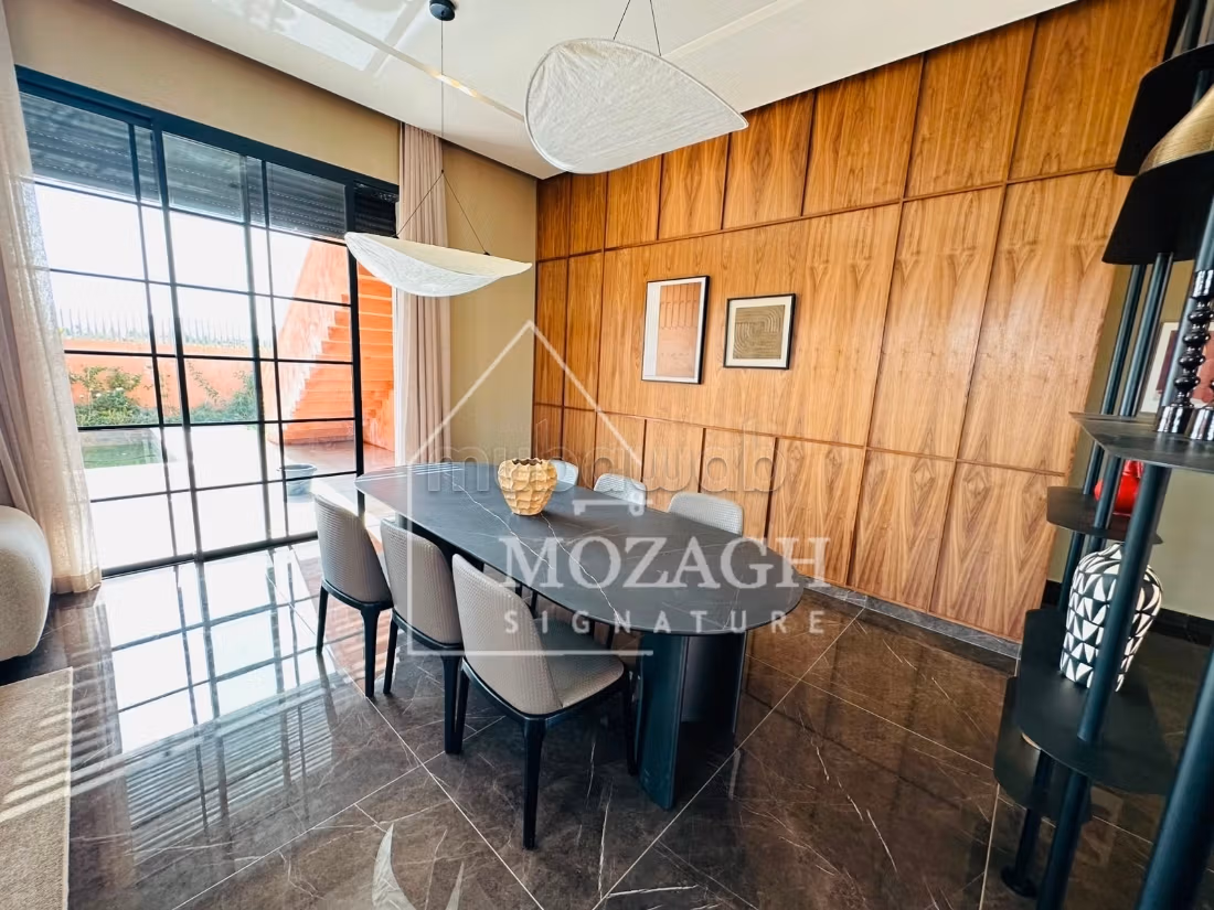 Magnificent single-storey villa with private pool