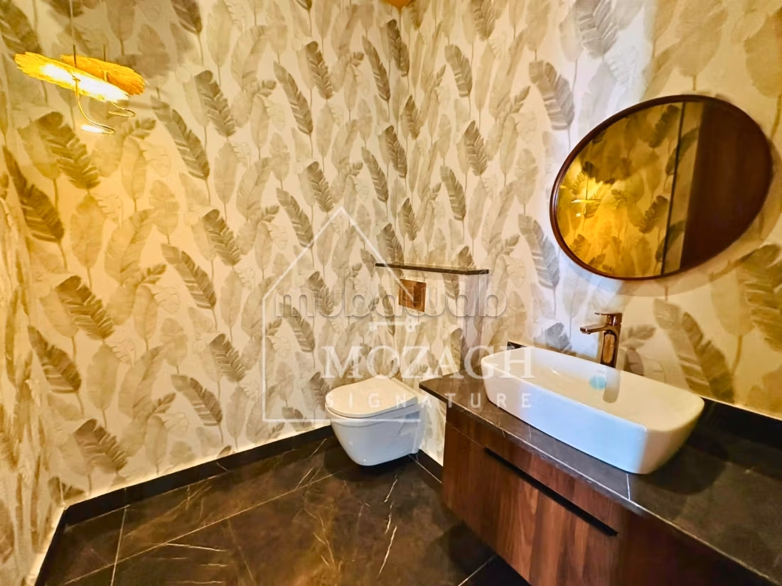 Magnificent single-storey villa with private pool