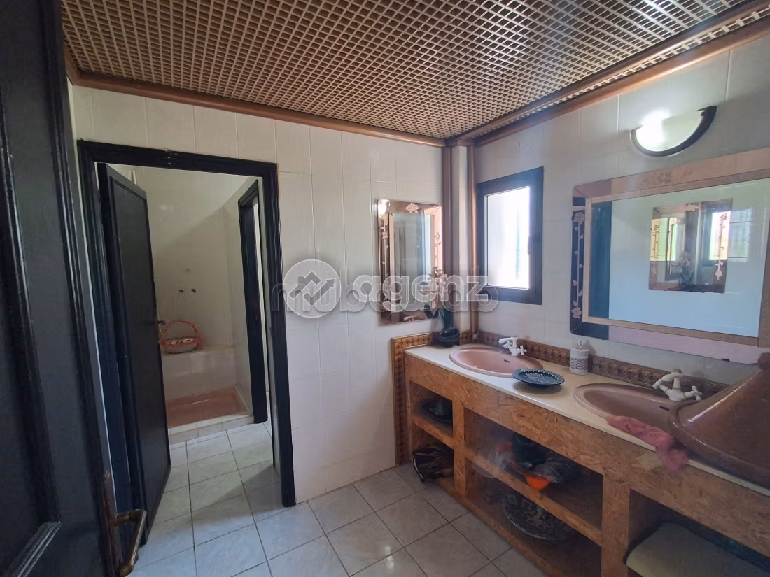 فيلا للبيع 330 م²، 3 غرف في سكيراط تامارة