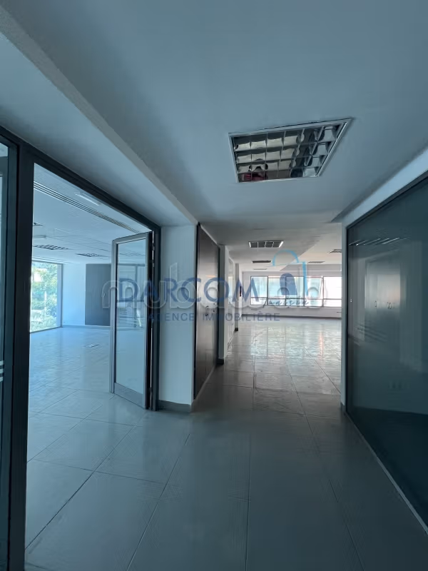 Bureau de 330 m² au Lac 2