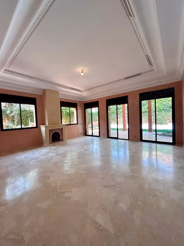 Huren: villa's en luxe woningen in Masmoudi. Oppervlakte 600 m². Terras en garage