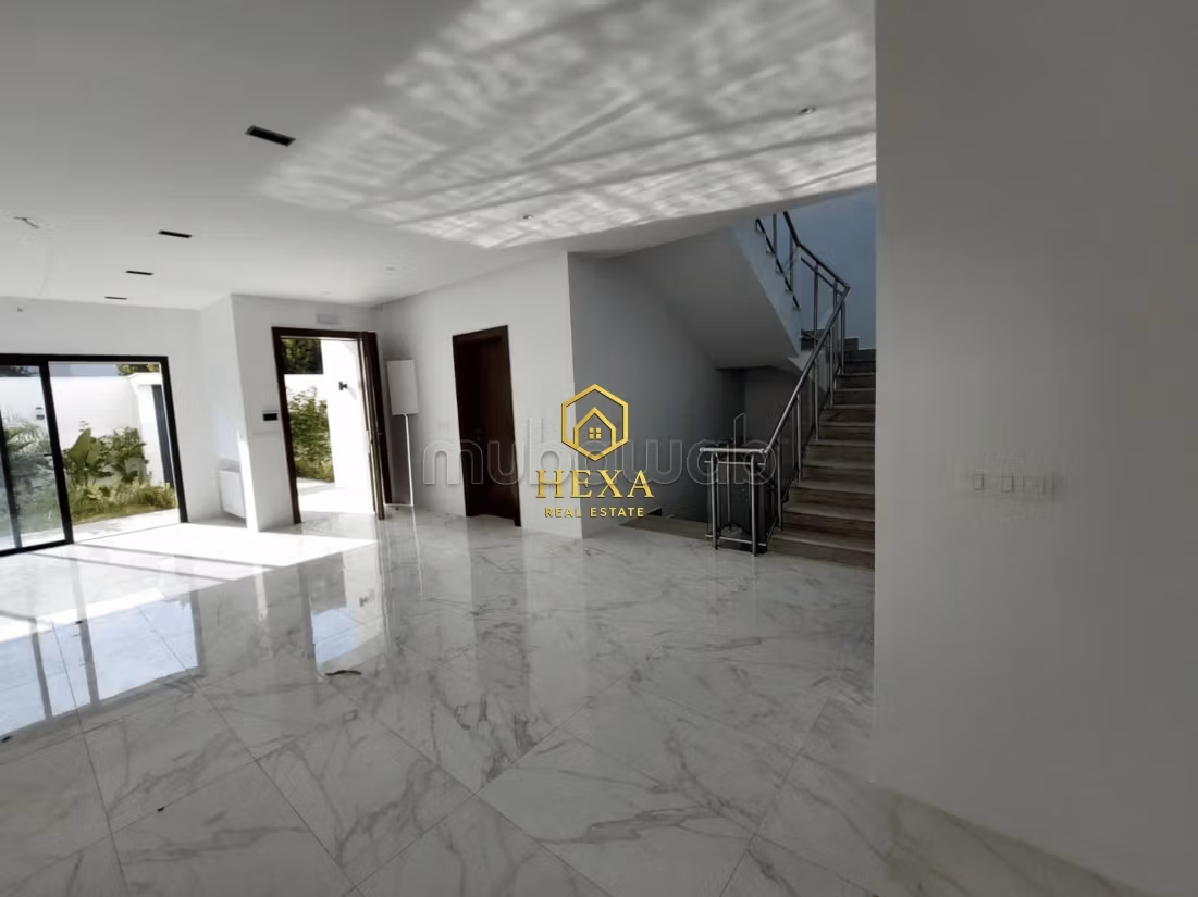 Modern S4 villa with pool at Lac2