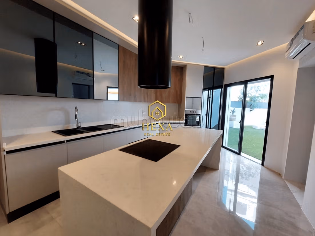 Modern S4 villa with pool at Lac2