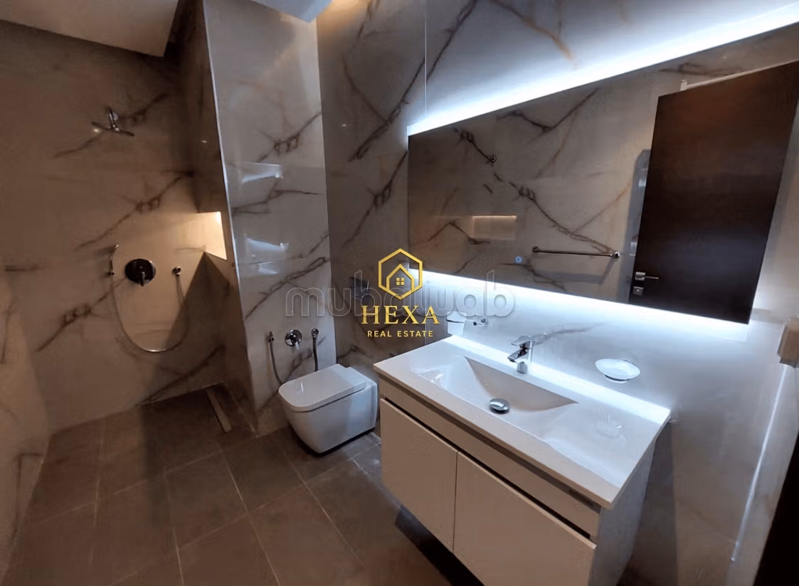 Modern S4 villa with pool at Lac2