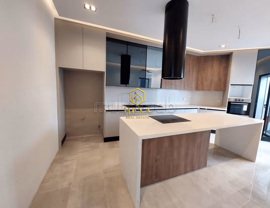 Modern S4 villa with pool at Lac2