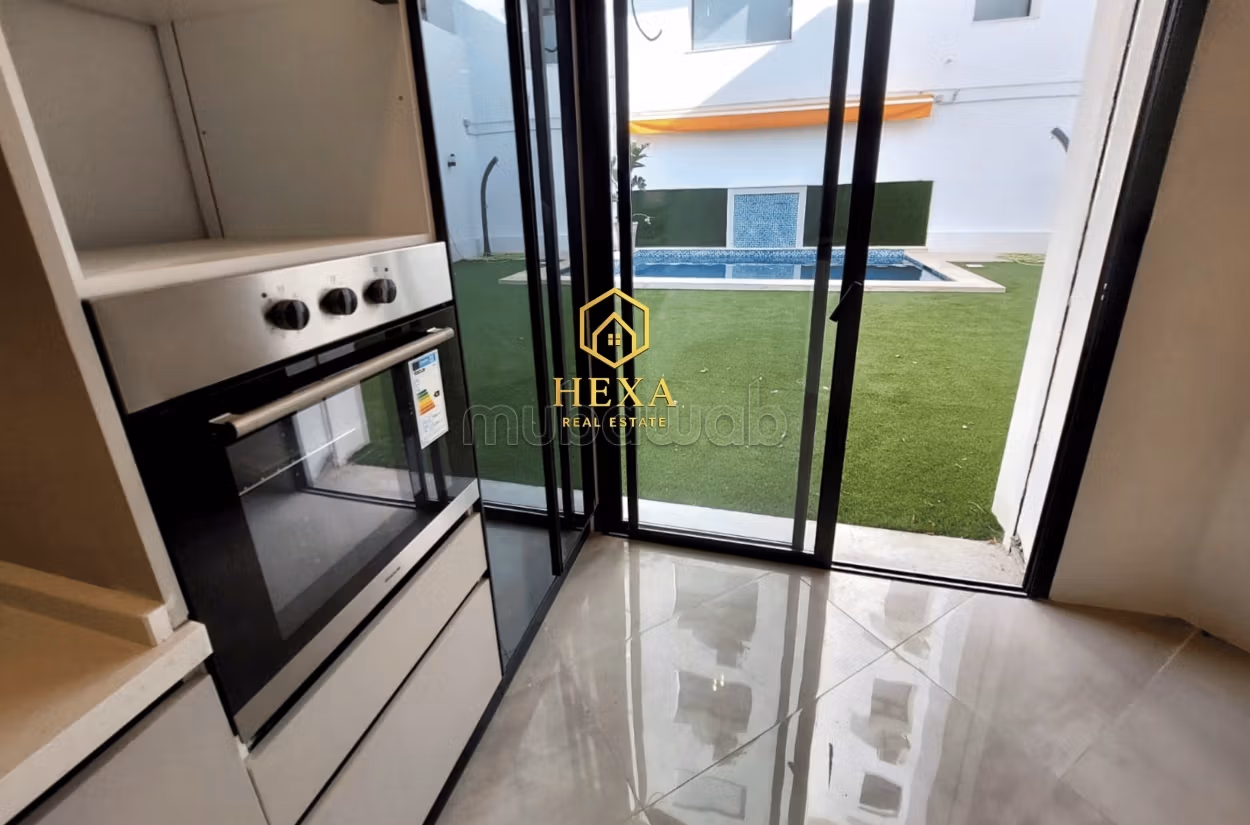 Modern S4 villa with pool at Lac2